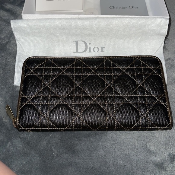 Christian Dior quilted zipper wallet 100% Authentic dark brown color great cons - Picture 2 of 13